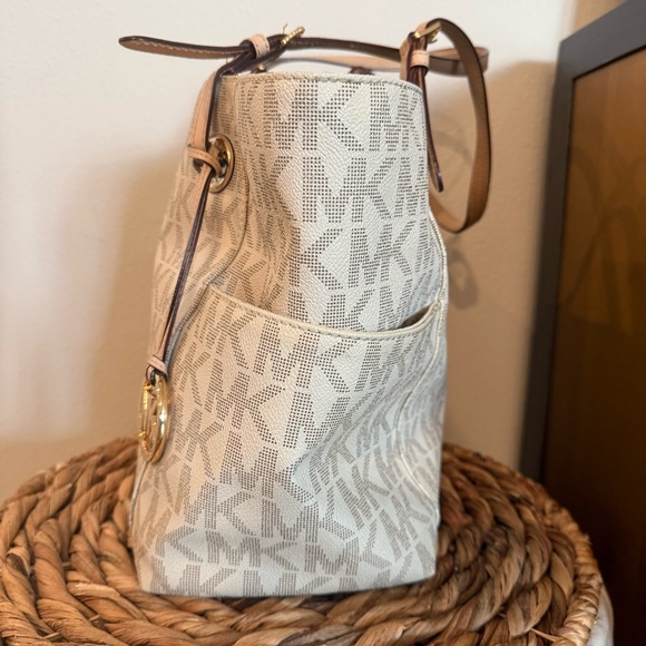 MICHAEL Michael Kors Jet Set Travel Tote Bag Ivory signature PVC - Picture 5 of 10